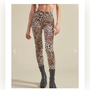 SPIRITHOODS ARABIAN LEOPARD VELVET LEGGINGS